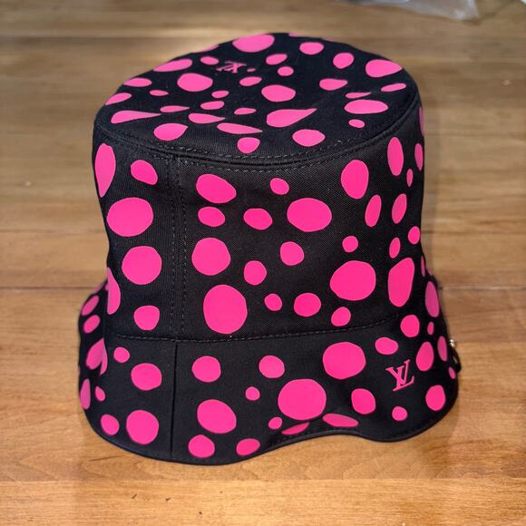 NWT Louis Vuitton x Yayoi Kusama Reversible Infinity Dot Bucket Hat BLK Fuchsia main image 6